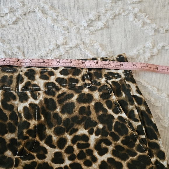 NY&C Mini Cheetah Shorts Size 2 - Picture 7 of 9